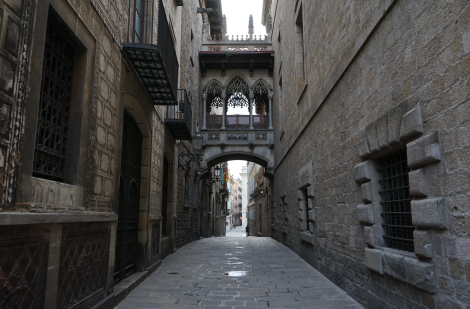 Carrer del Bisbe, Barcelona, durant la pandèmia de COVID-19